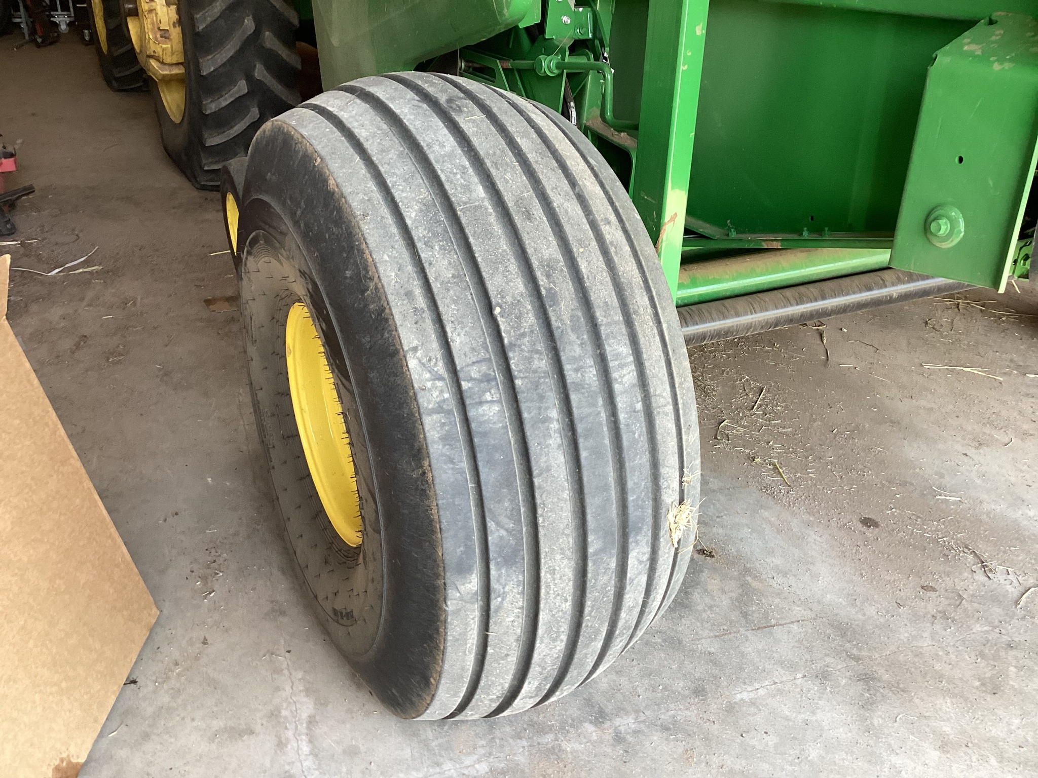 2020 John Deere 560M Image 11