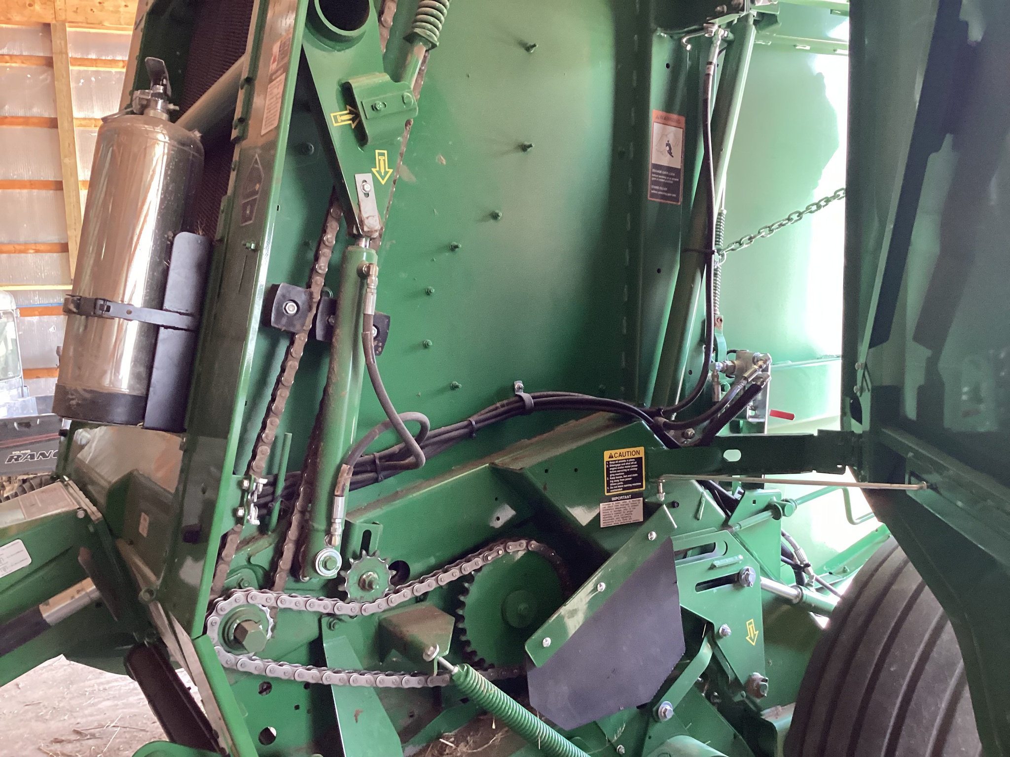 2020 John Deere 560M Image 6