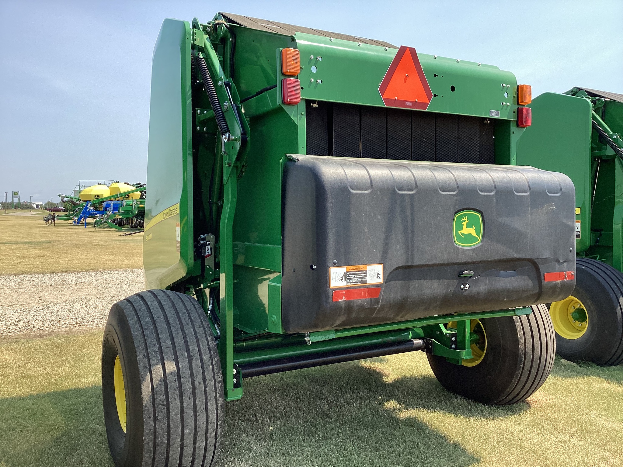 2020 John Deere 560M Image 4