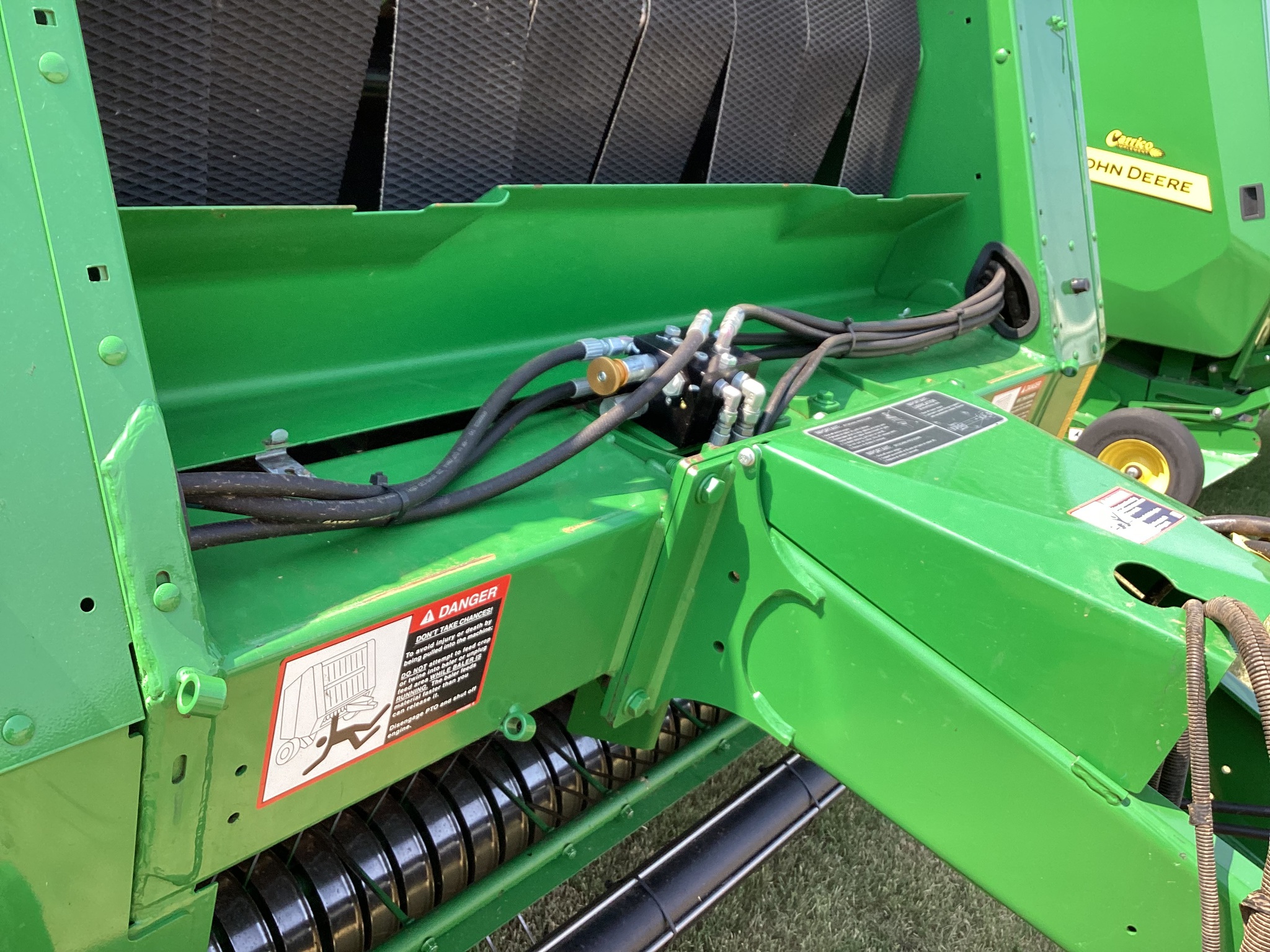 2020 John Deere 560M Image 8