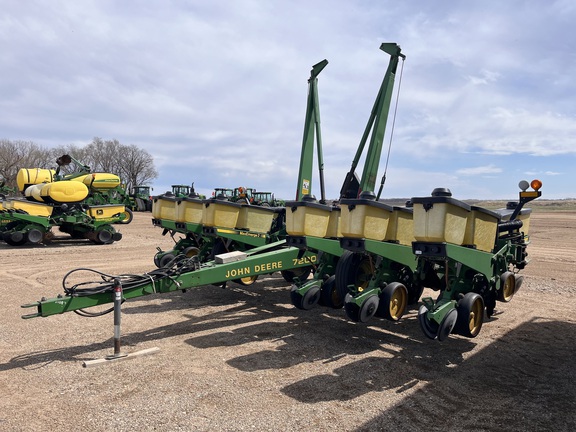  John Deere 7200