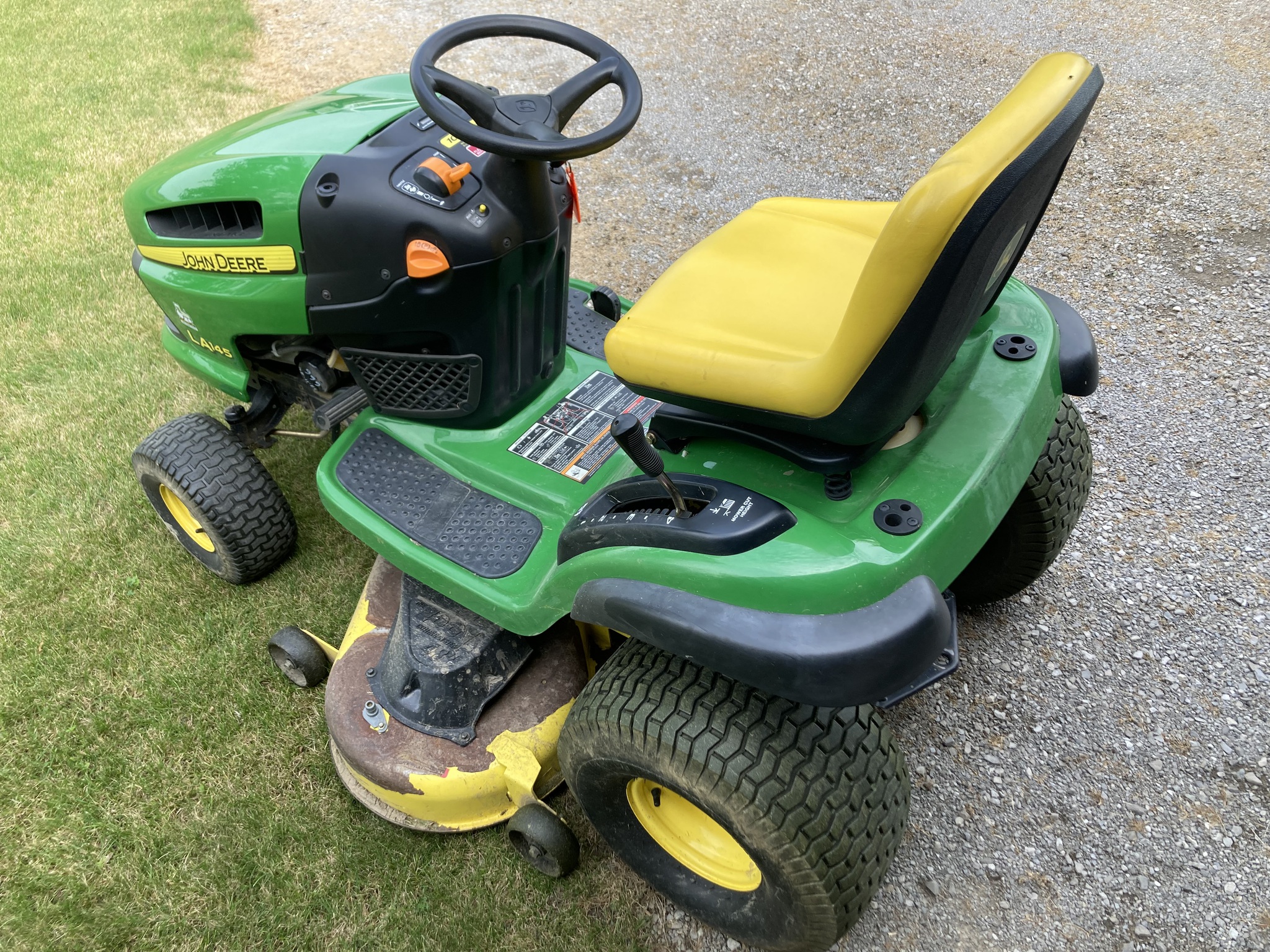 2010 John Deere LA145 Image 3