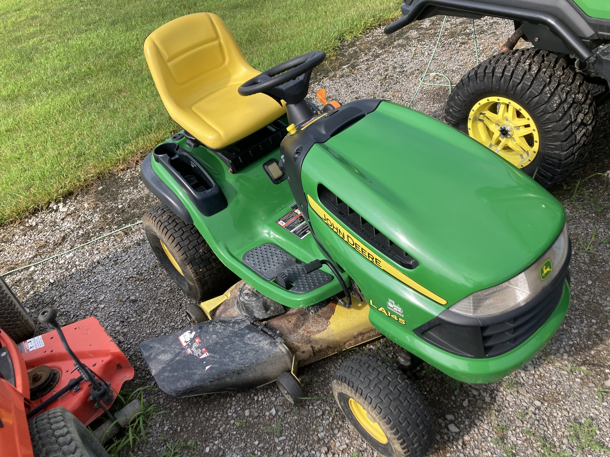 2010 John Deere LA145 Image 12