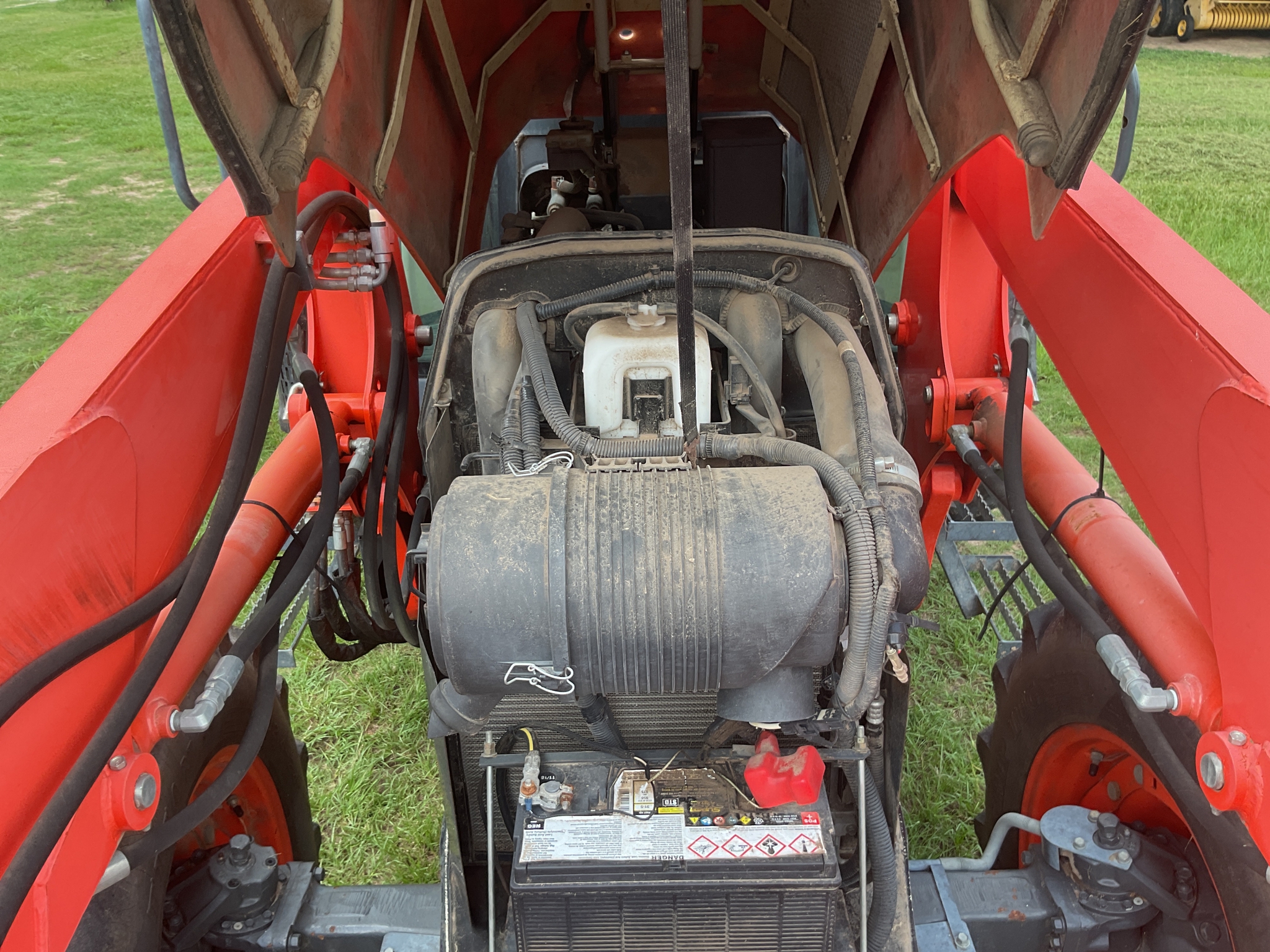 2010 Kubota M110 Image 13