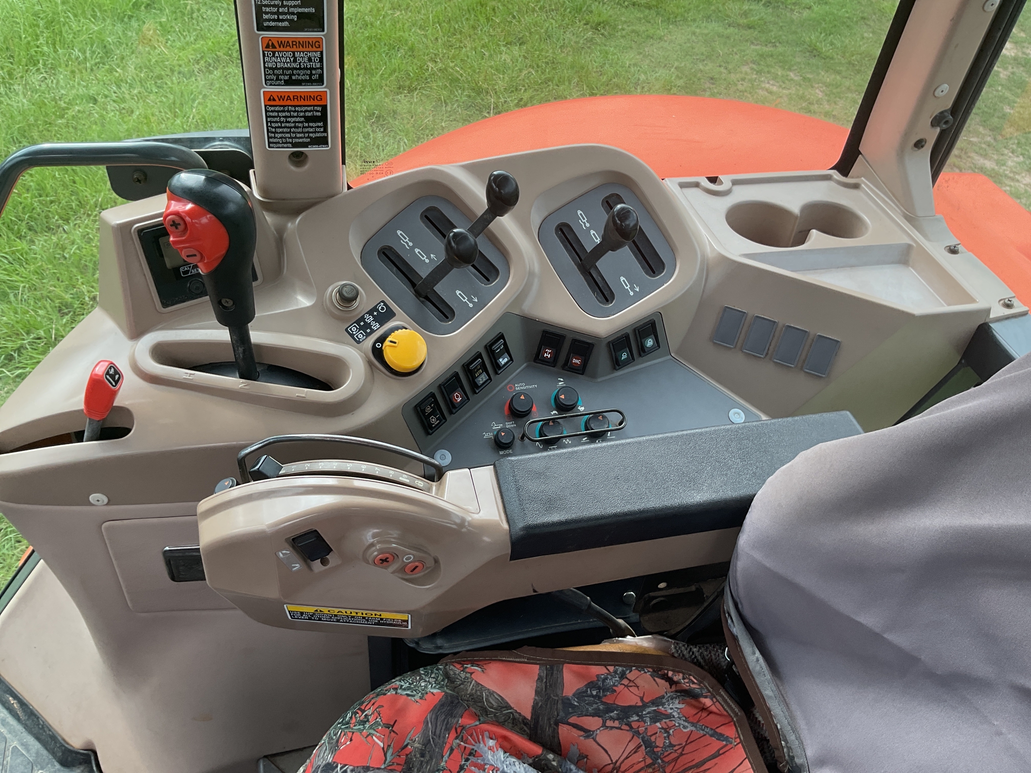2010 Kubota M110 Image 8