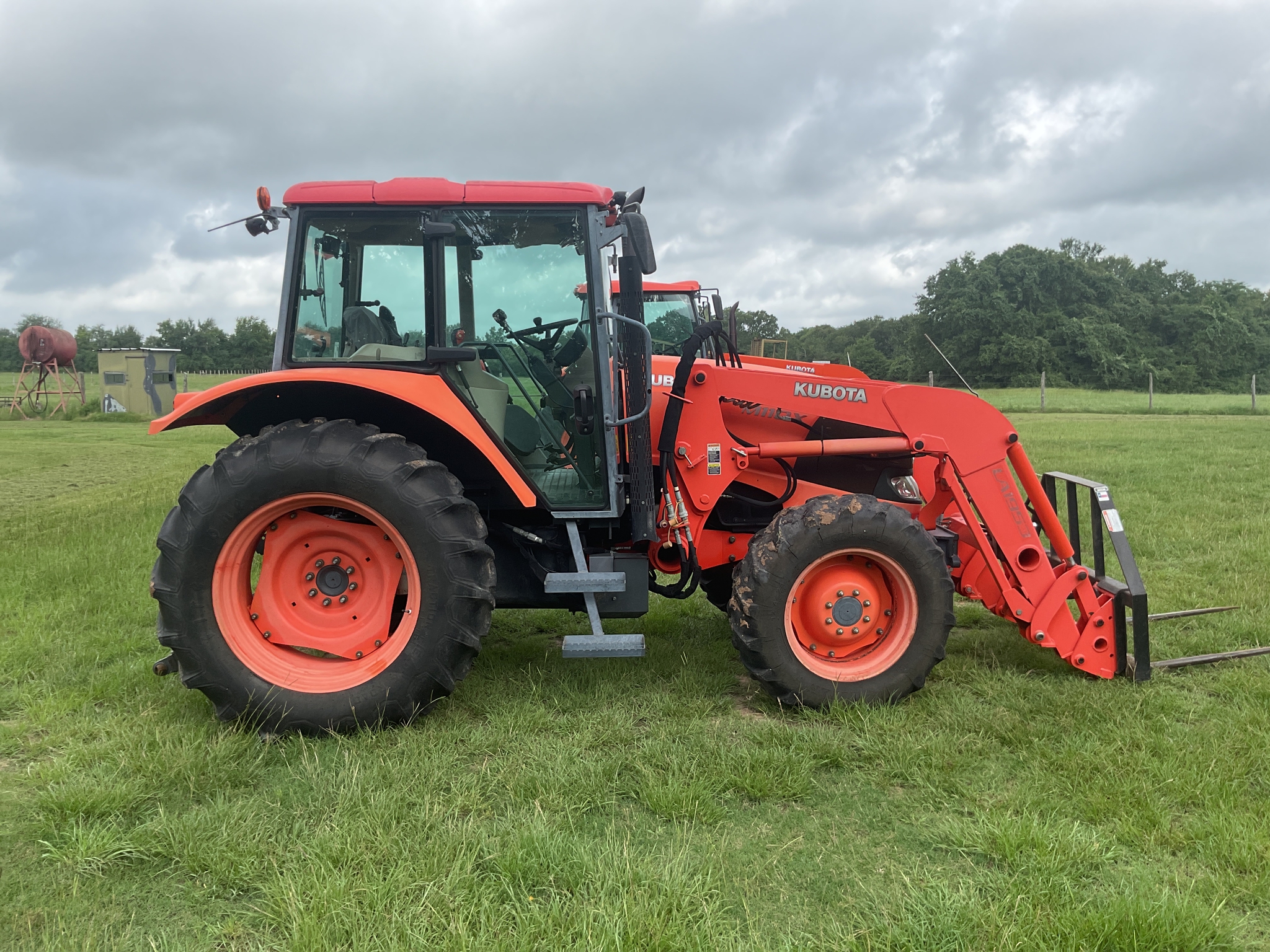 2010 Kubota M110 Image 4