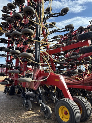 Used 2017 Bourgault 3320 XTC 76'12