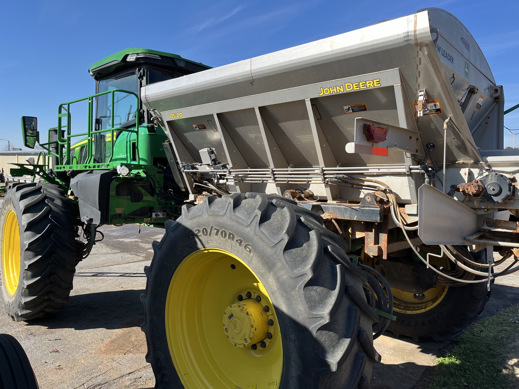 2022 John Deere 600R Image 6