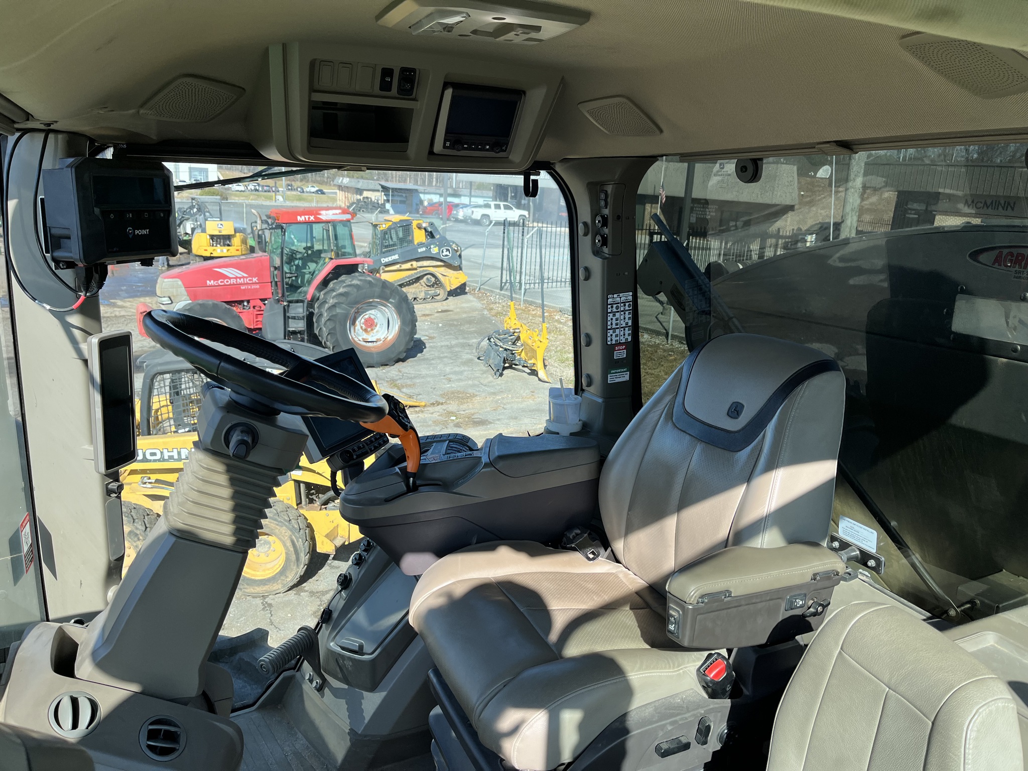 2022 John Deere 600R Image 12