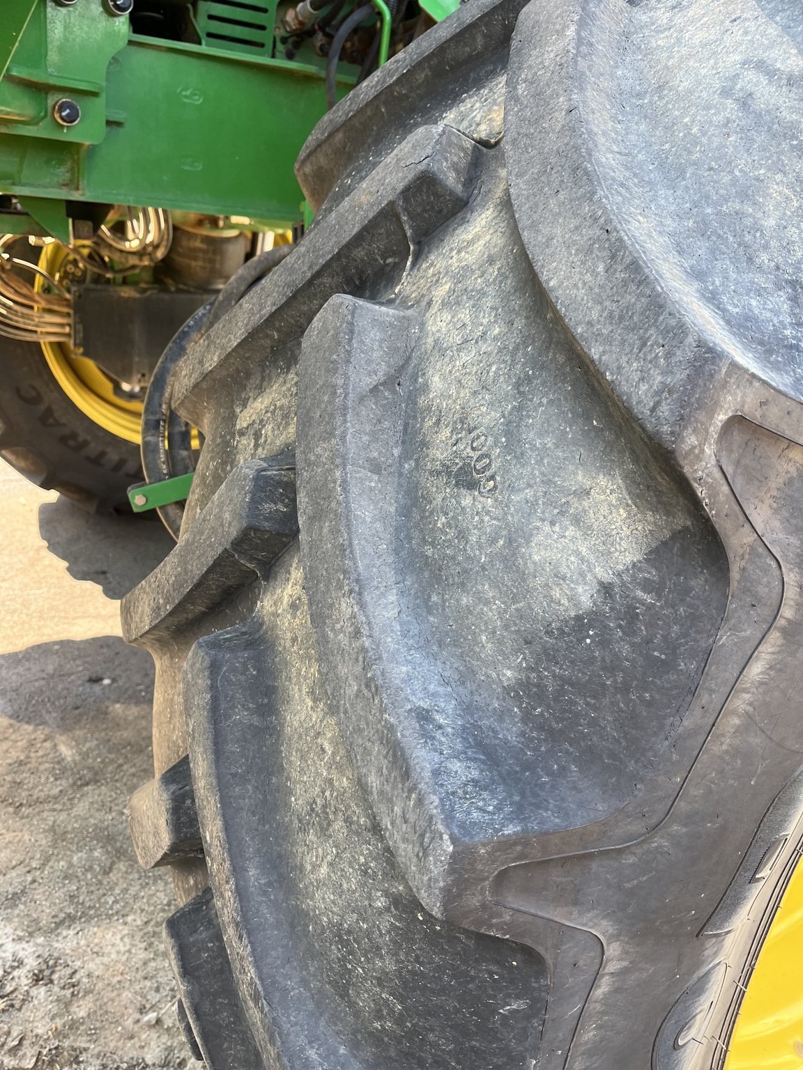 2022 John Deere 600R Image 13