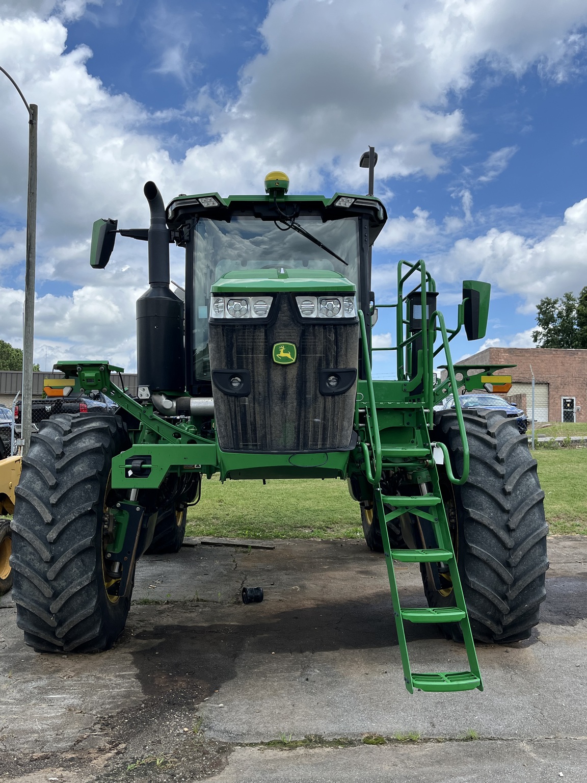 2022 John Deere 600R Image 2