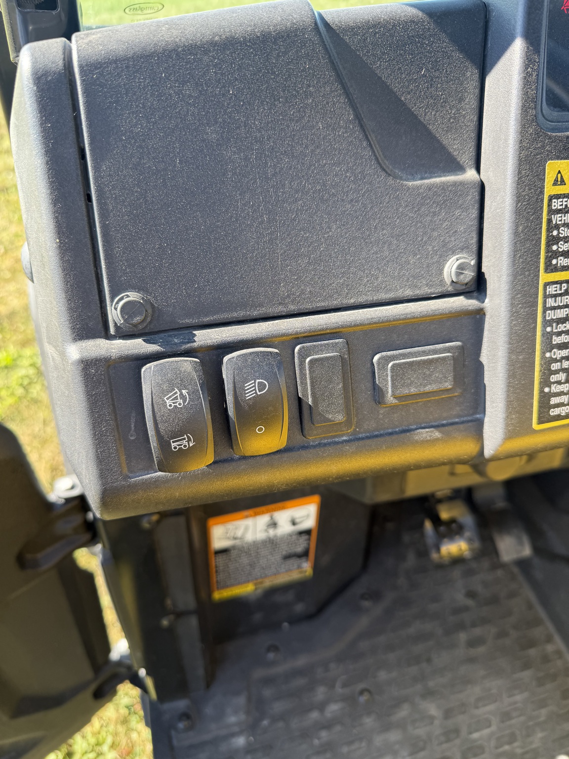 2020 John Deere XUV 835M Image 12