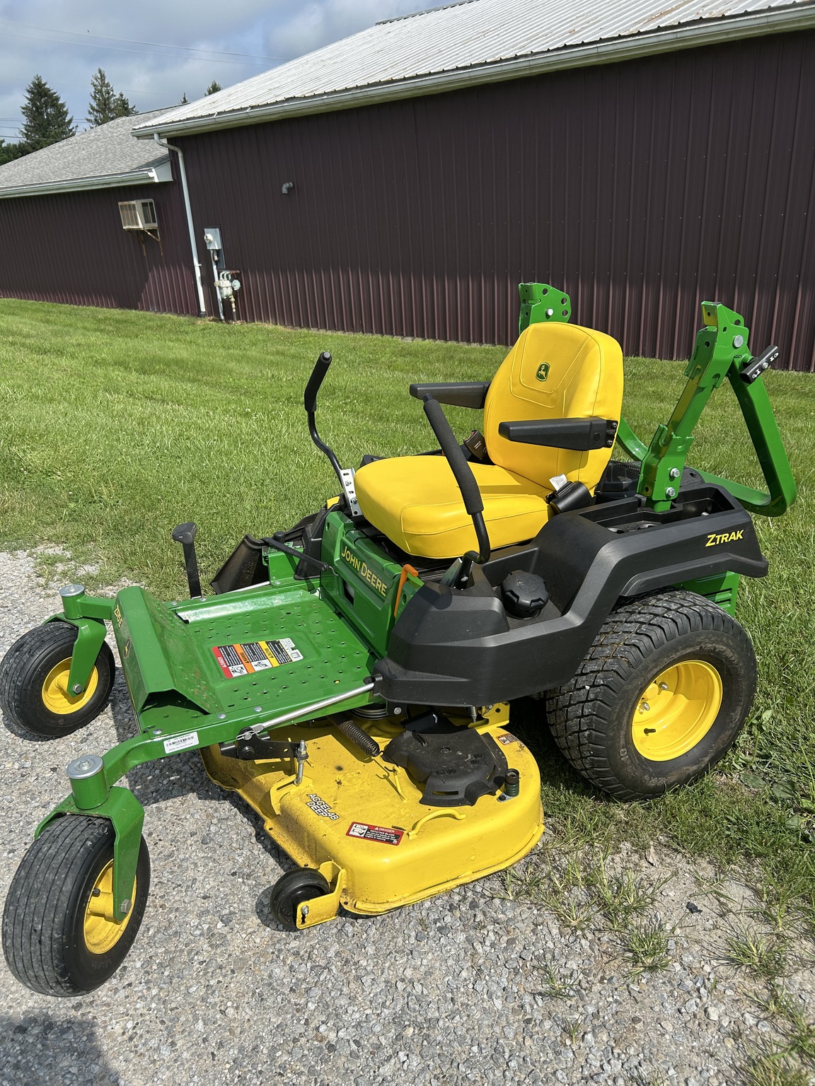 2021 John Deere Z515E Image 1