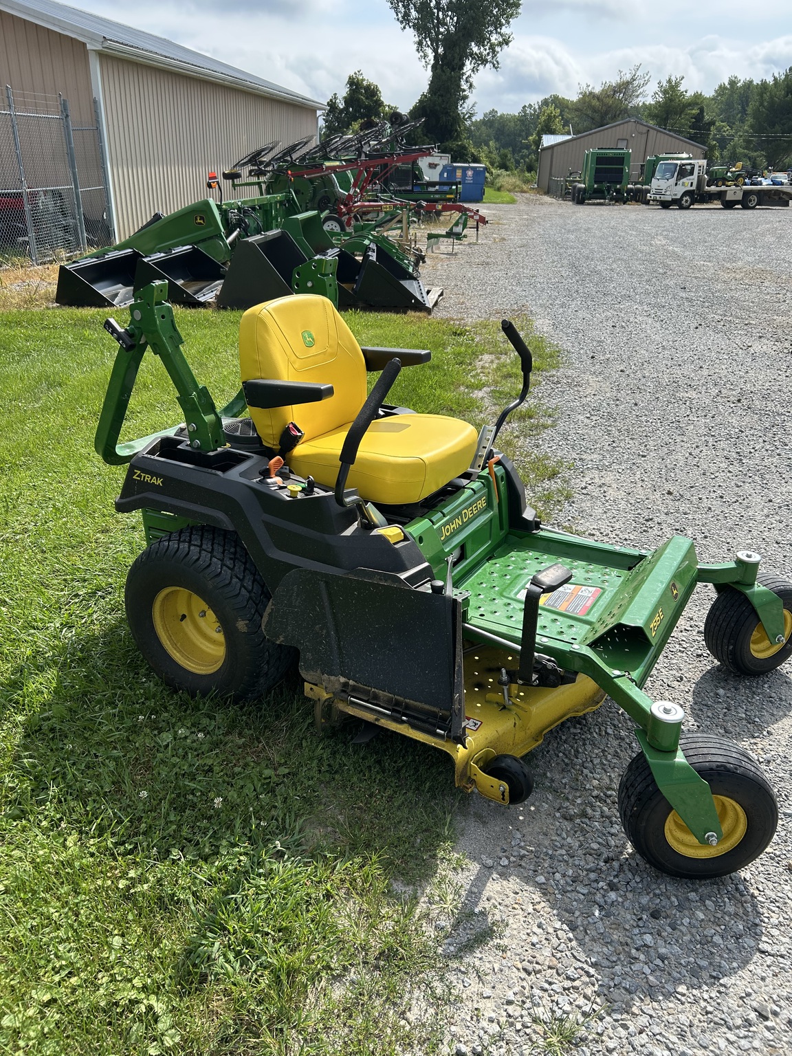 2021 John Deere Z515E Image 4