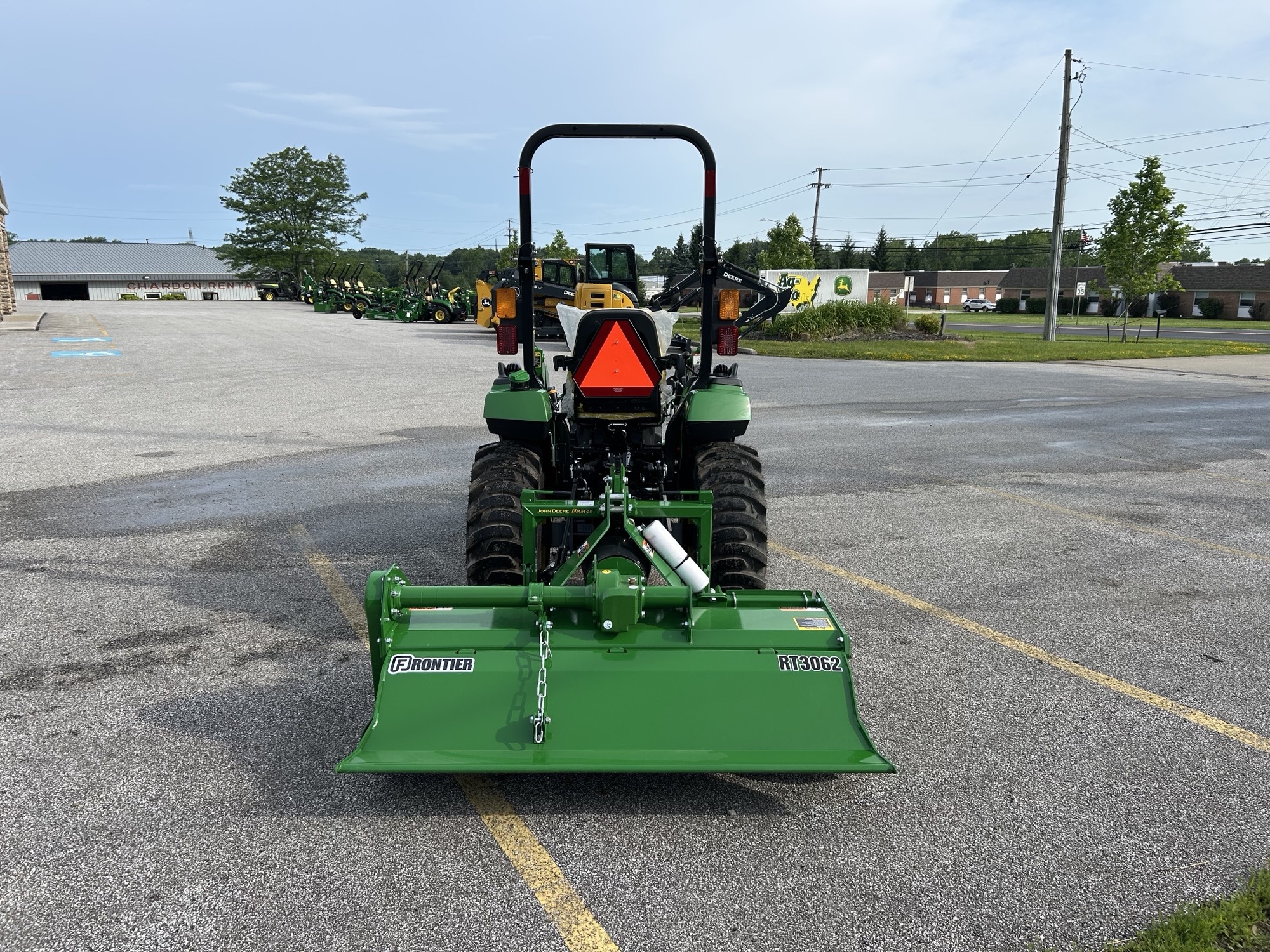 2024 John Deere 2032R Image 5