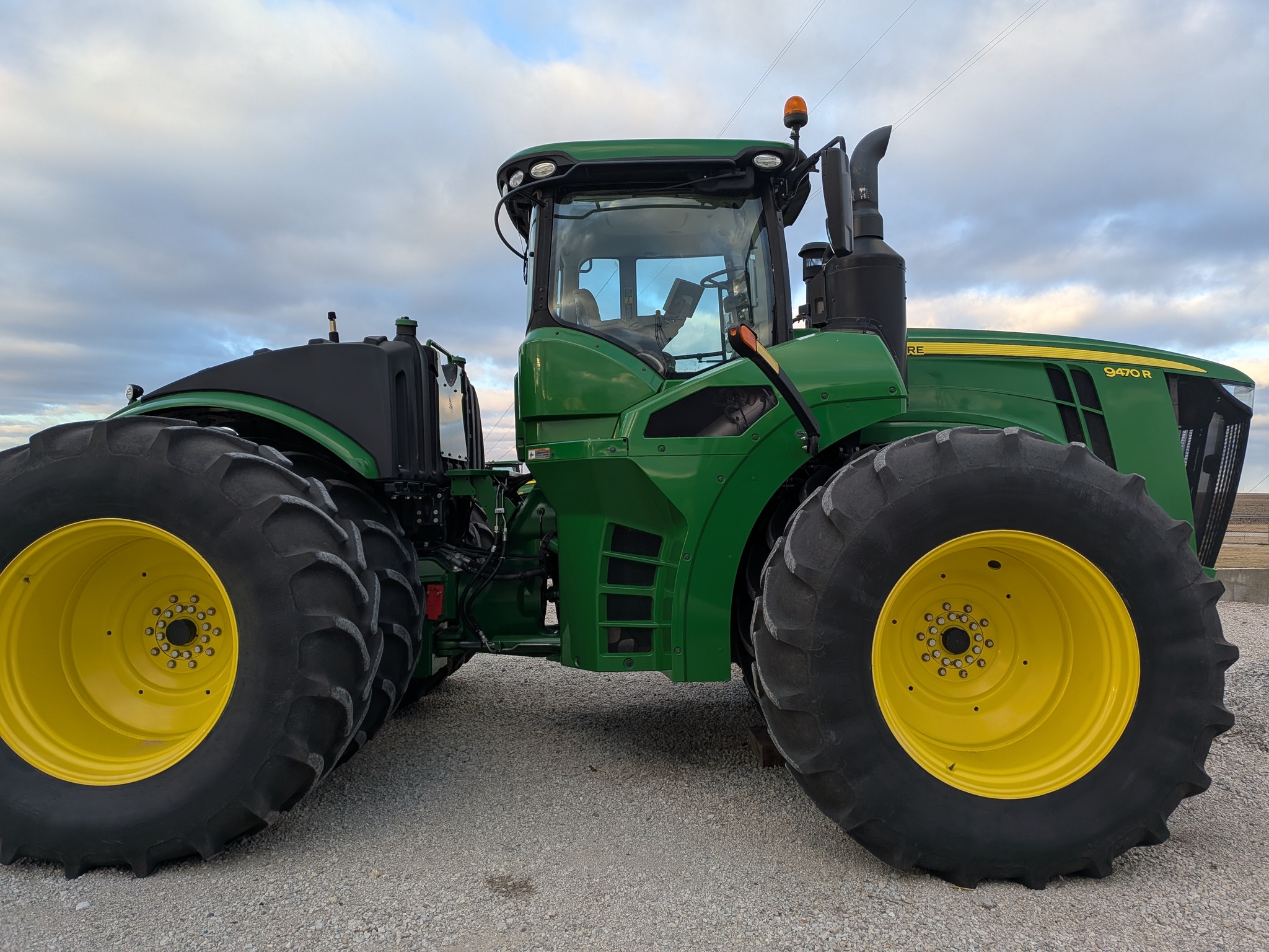  2017 John Deere 9470R at Heritage Tractor in Roanoke, IL