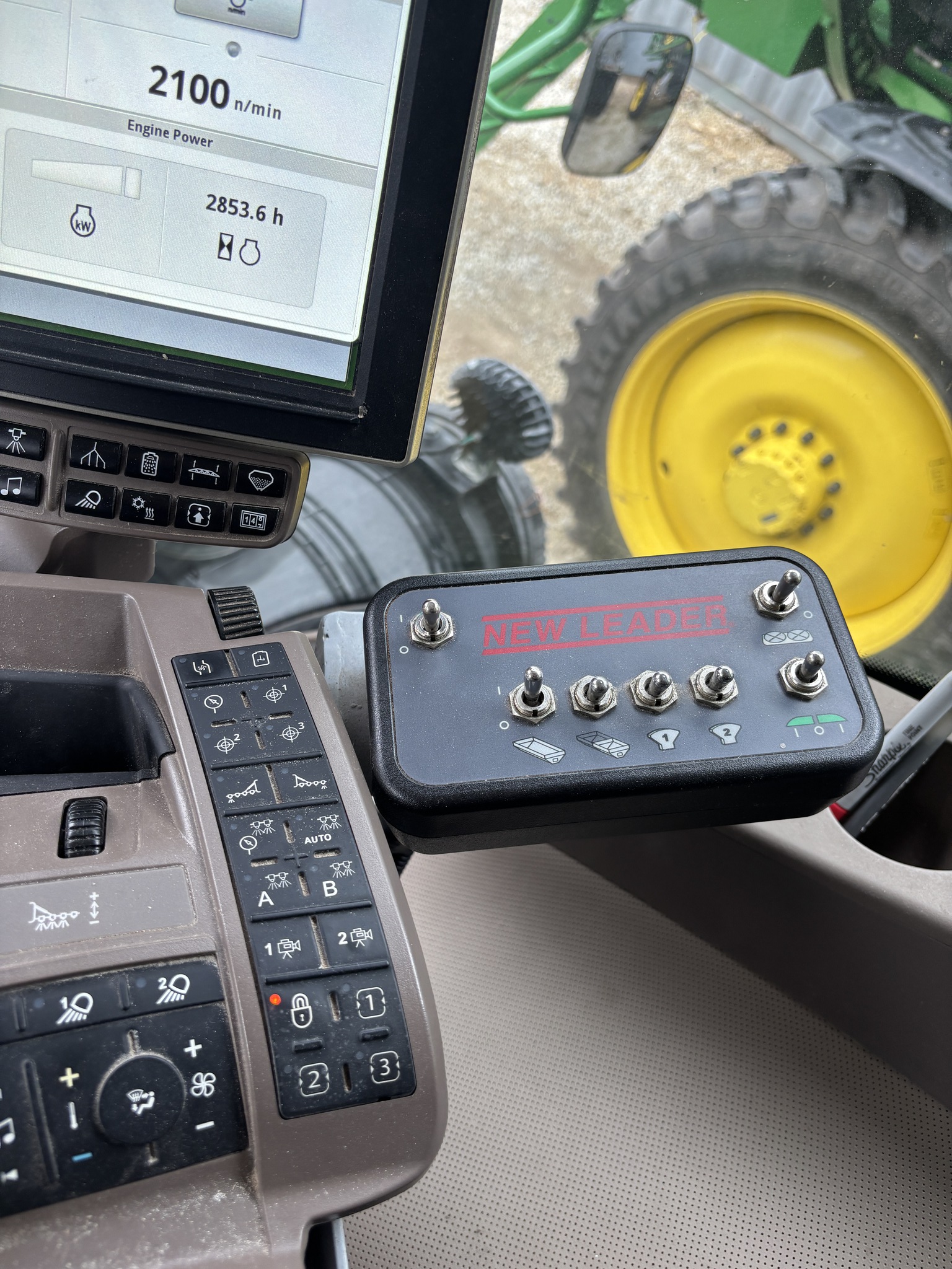 2019 John Deere F4365 Image 18