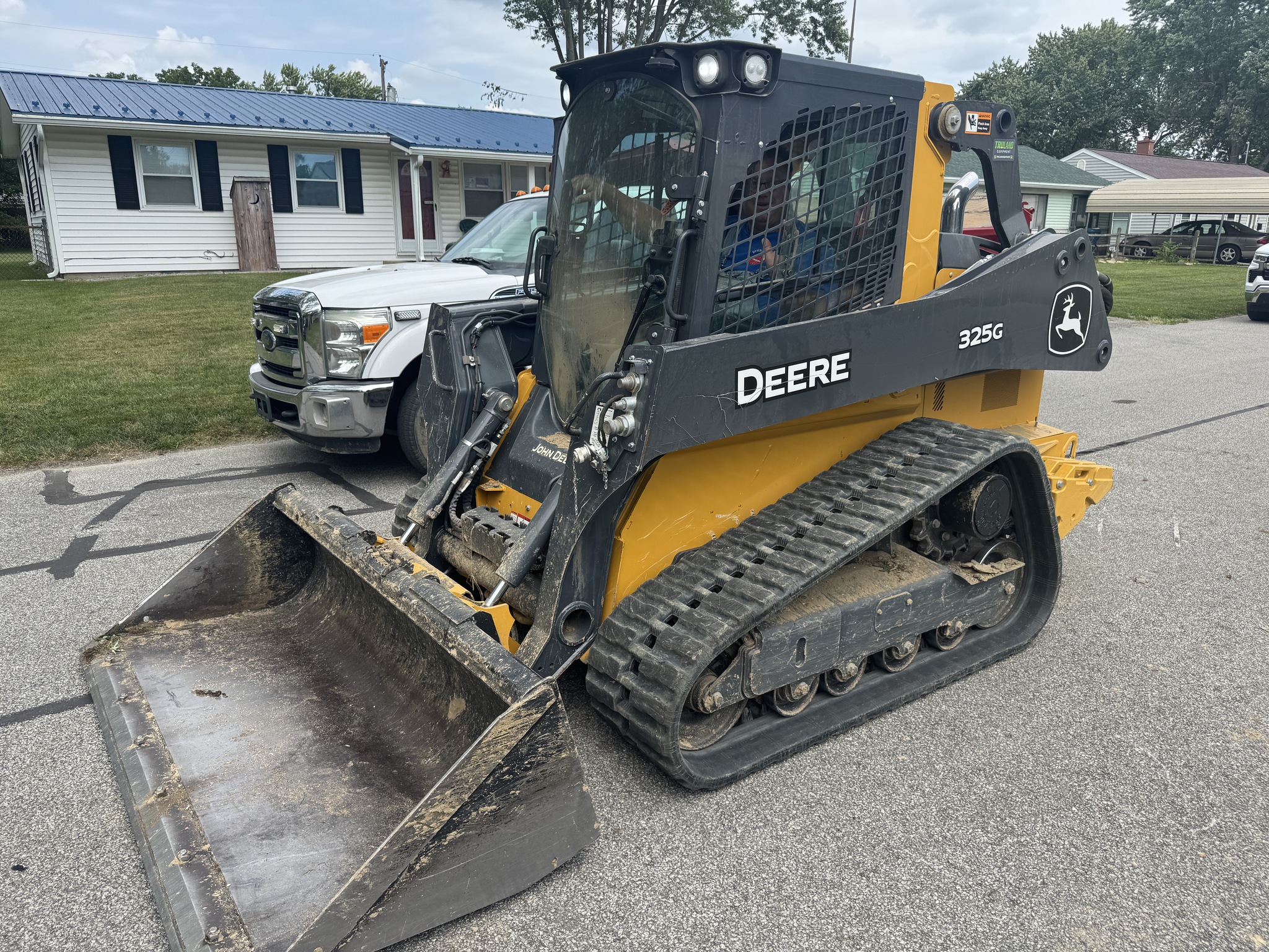2024 John Deere 325G Image 3