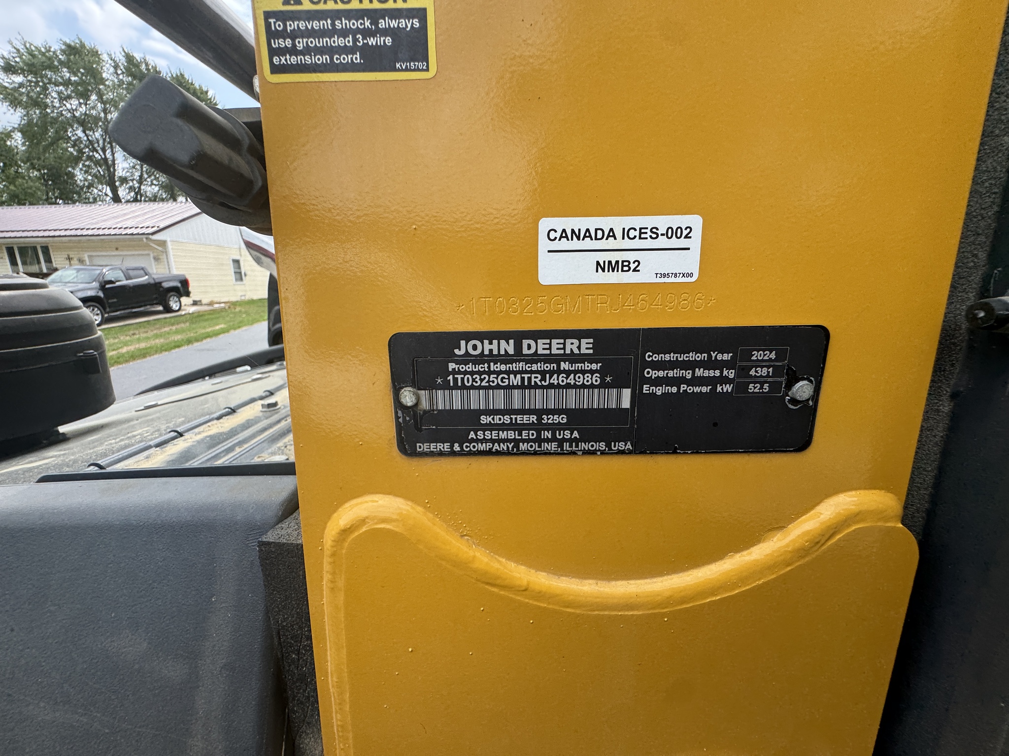 2024 John Deere 325G Image 10