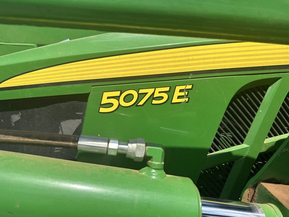 2016 John Deere 5075E Photo 2