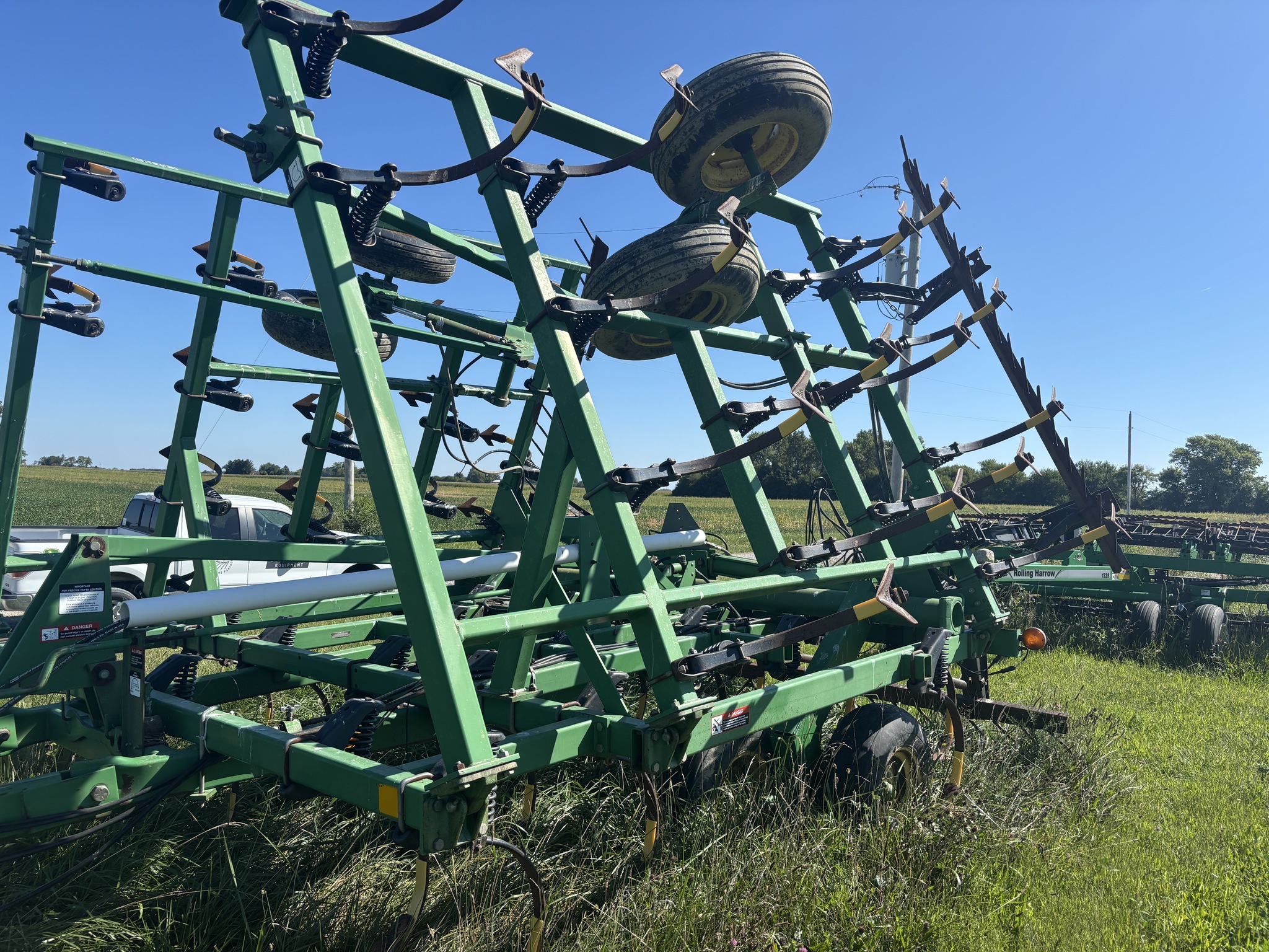 1996 John Deere 980 Image 2