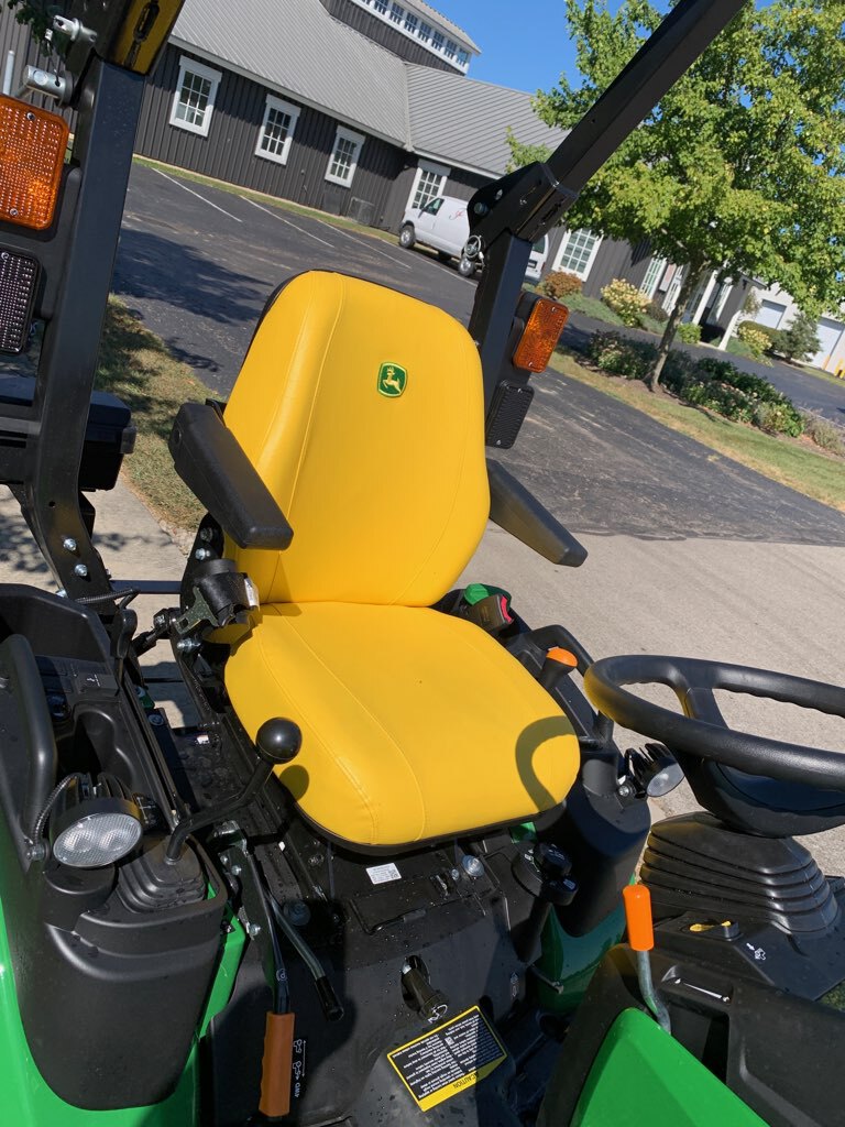 2025 John Deere 1025R Image 8