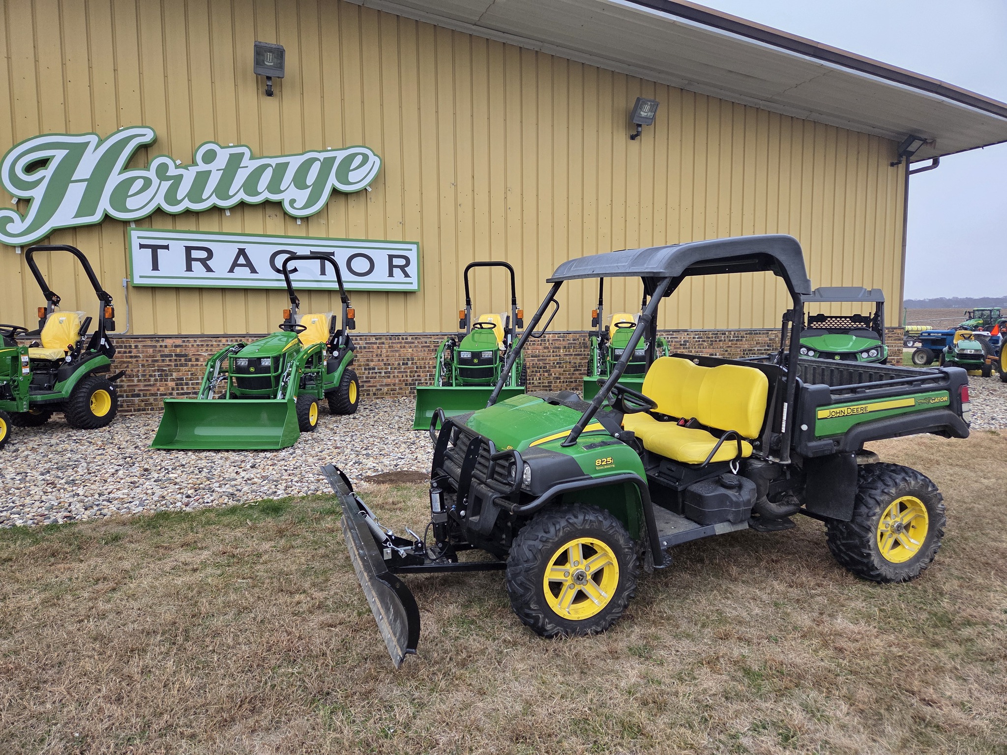  2015 John Deere XUV 825I GREEN at Heritage Tractor in Geneseo, IL