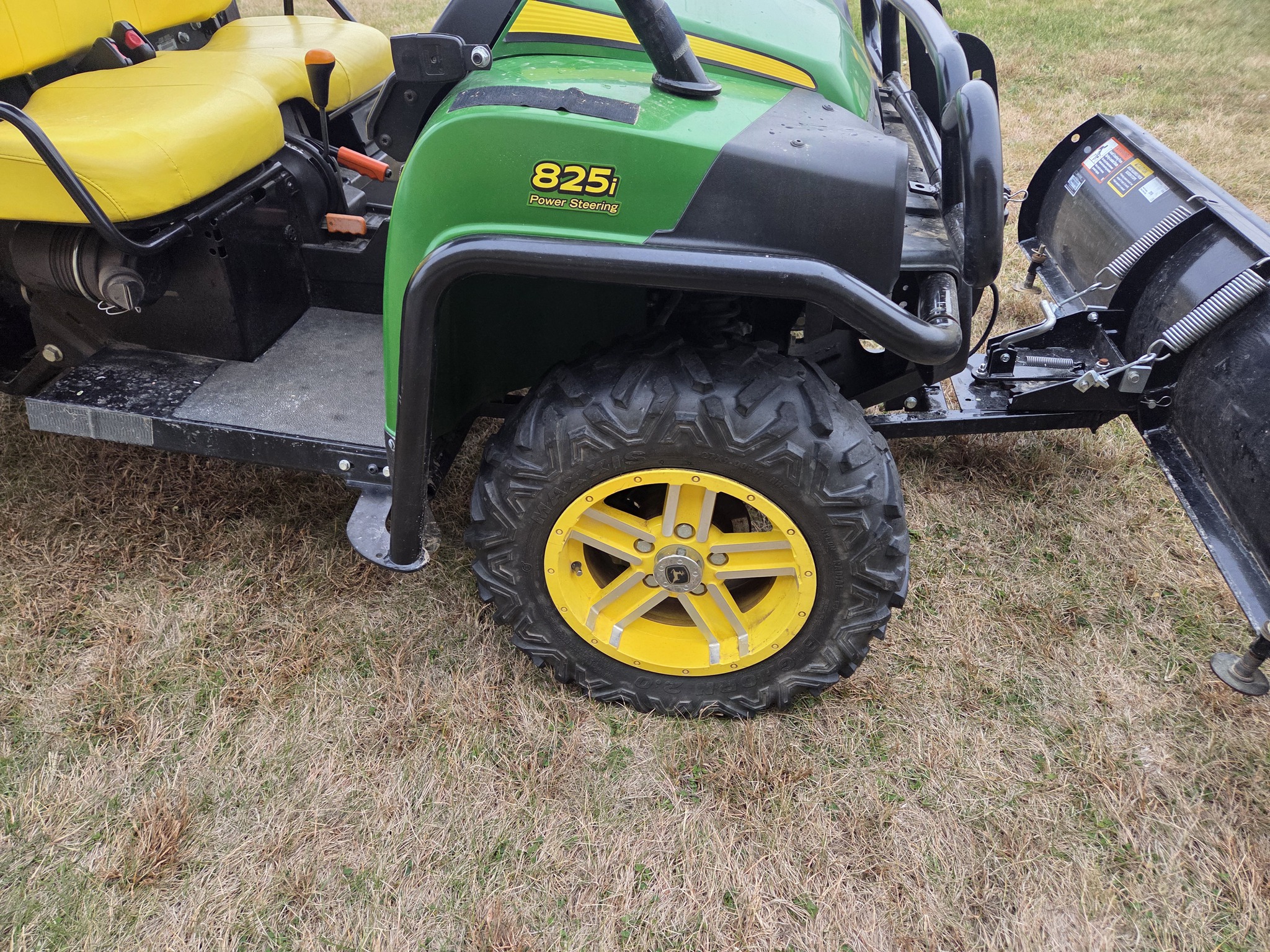  2015 John Deere XUV 825I GREEN at Heritage Tractor in Geneseo, IL