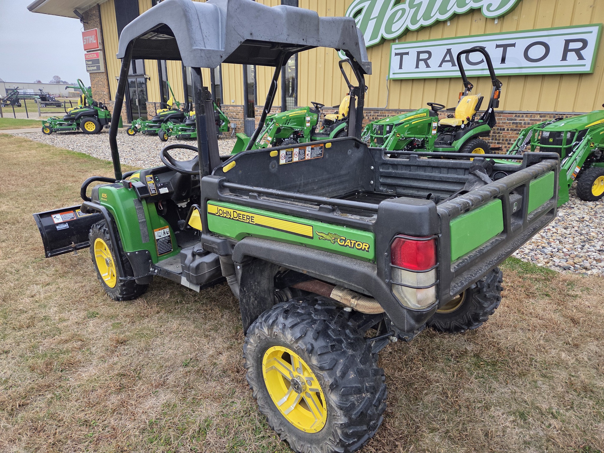  2015 John Deere XUV 825I GREEN at Heritage Tractor in Geneseo, IL