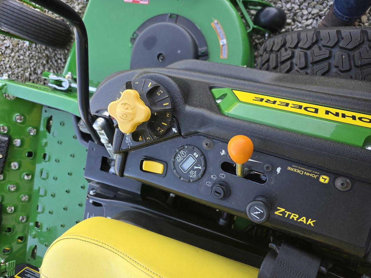 2023 John Deere Z950R Image 6