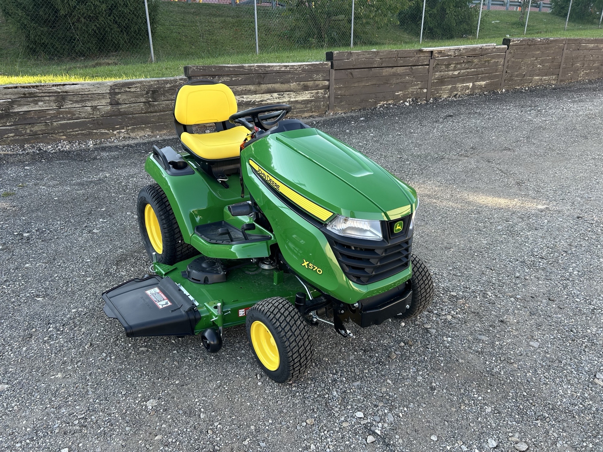 2025 John Deere X570 Image 3
