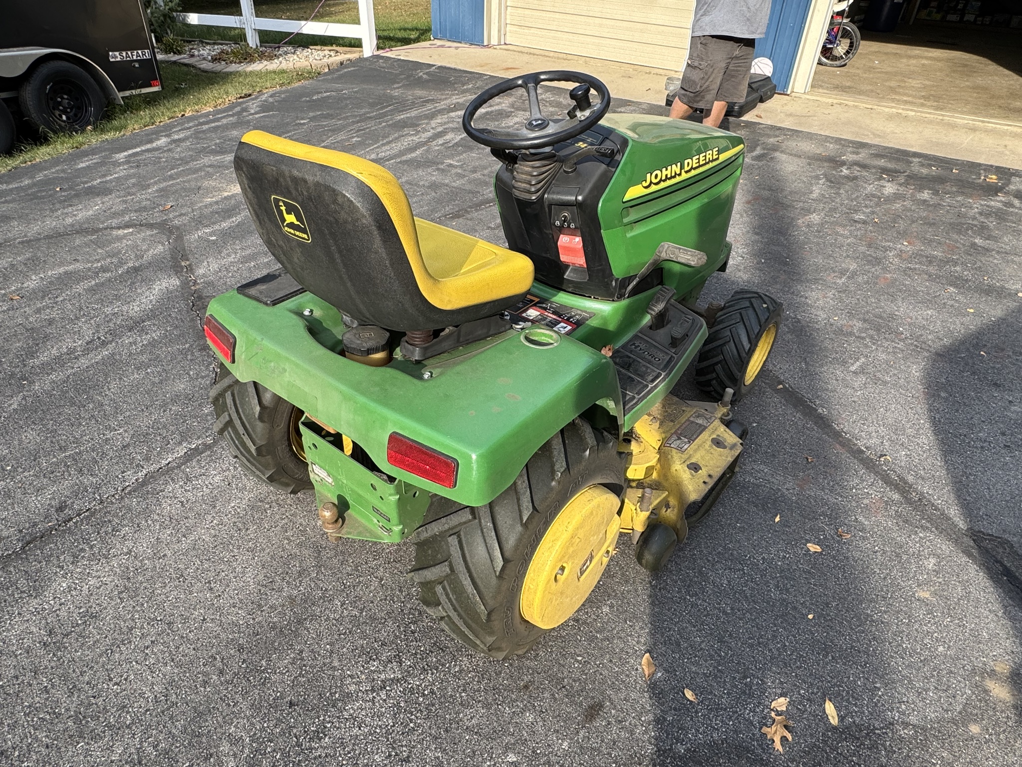 1998 John Deere 345 Image 2