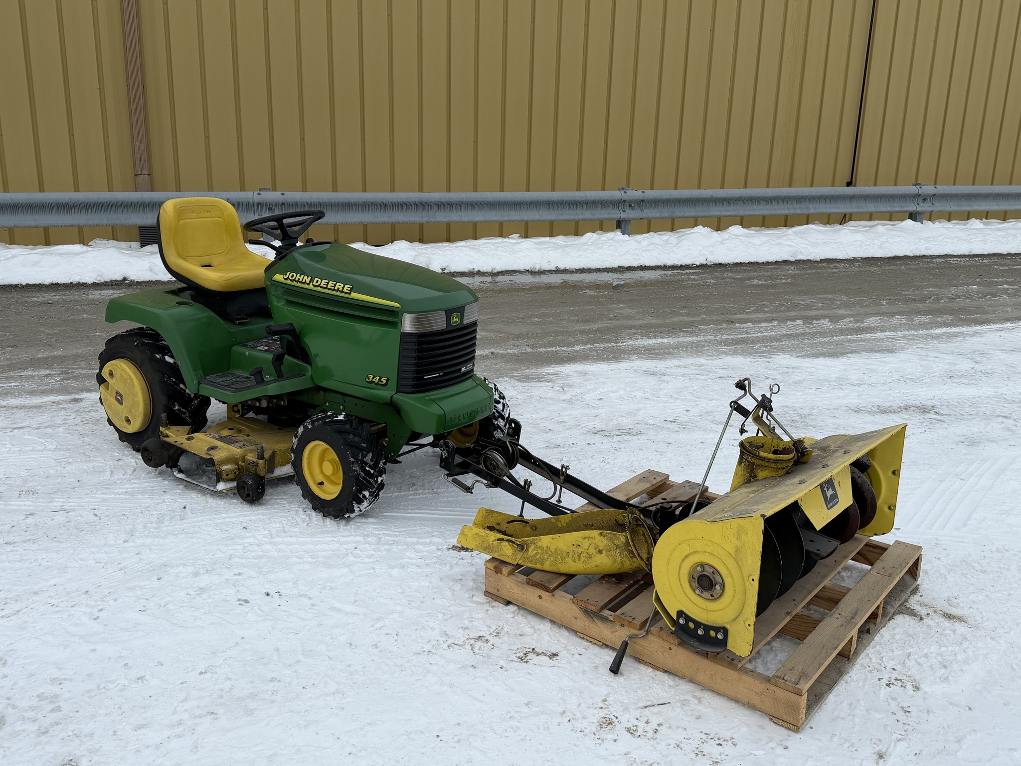 1998 John Deere 345 Image 1