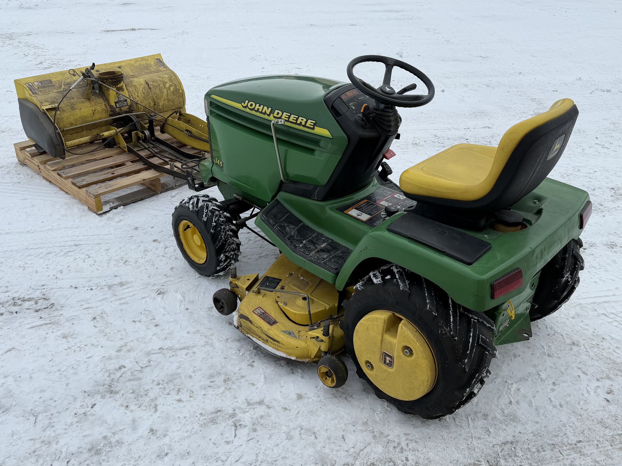 1998 John Deere 345 Image 5