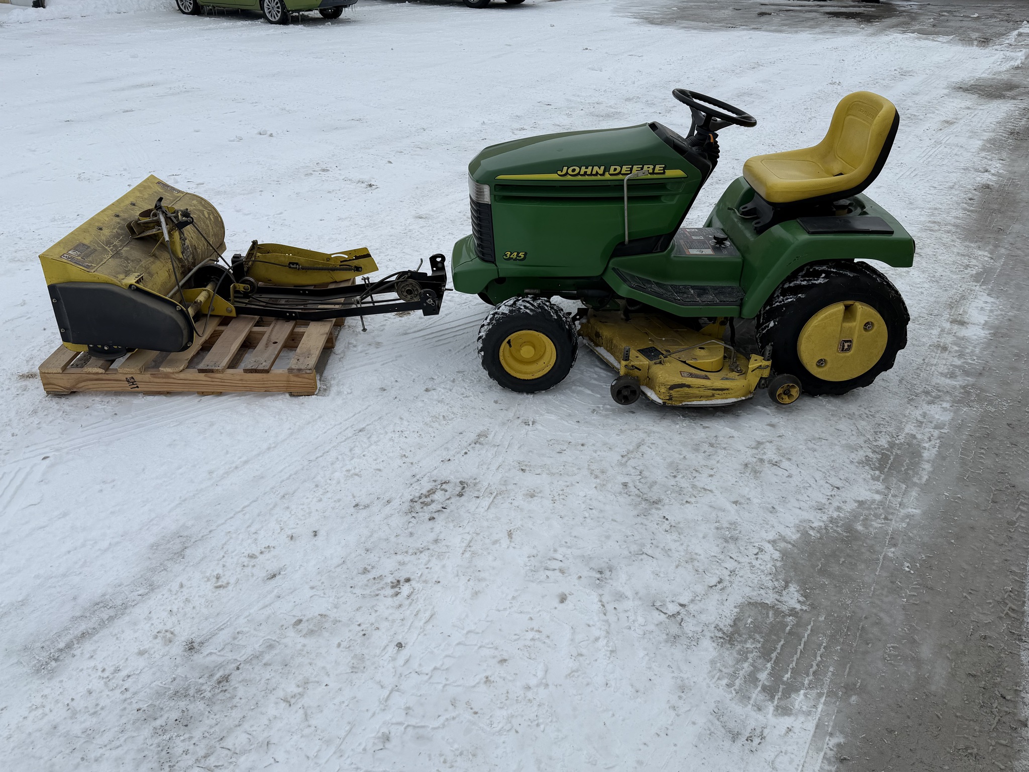 1998 John Deere 345 Image 6