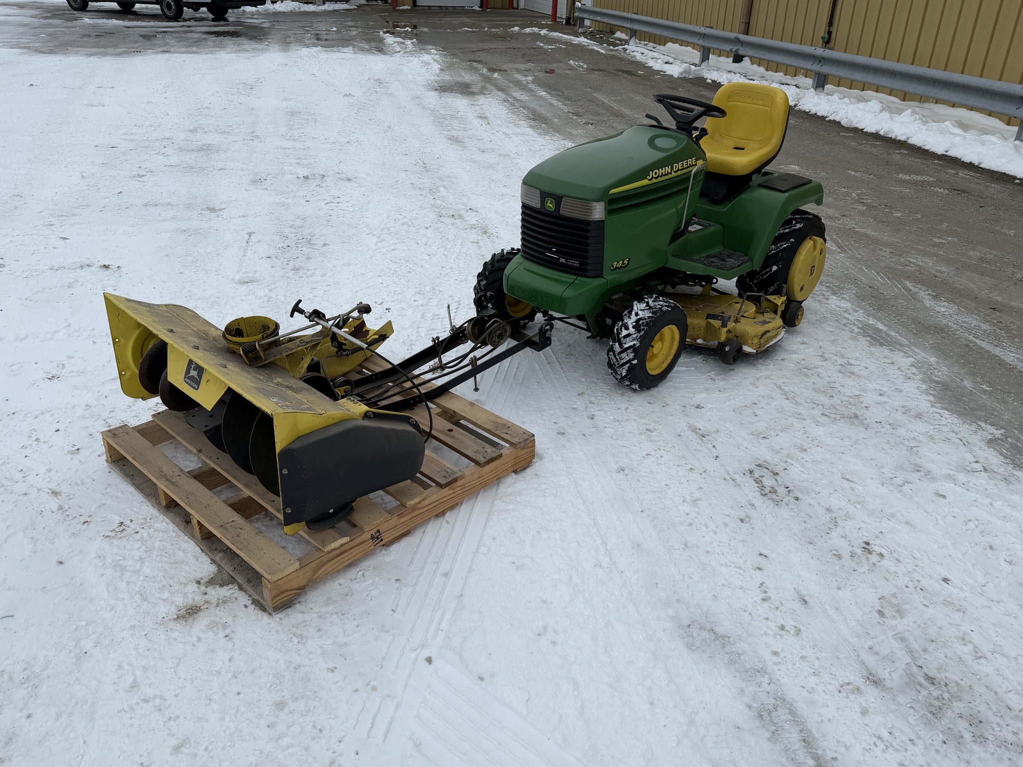 1998 John Deere 345 Image 7