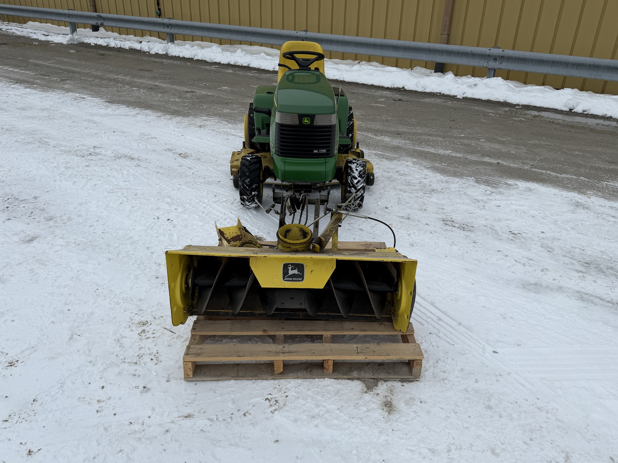 1998 John Deere 345 Image 8