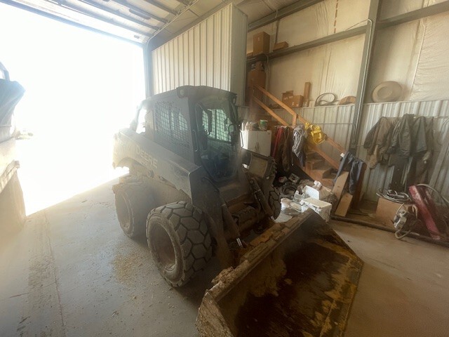 2018 John Deere 330G Image 2