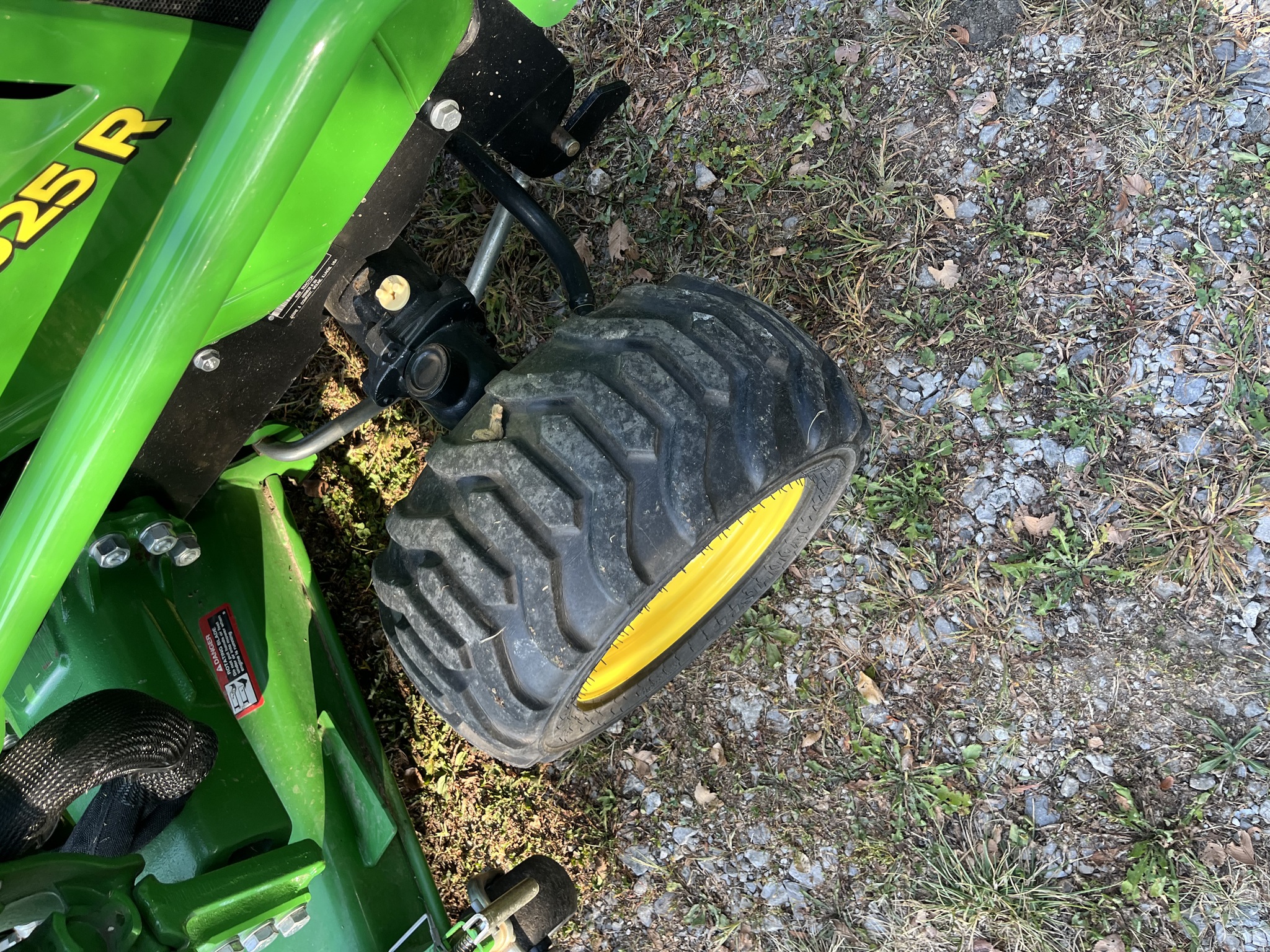 2014 John Deere 1025R Image 12