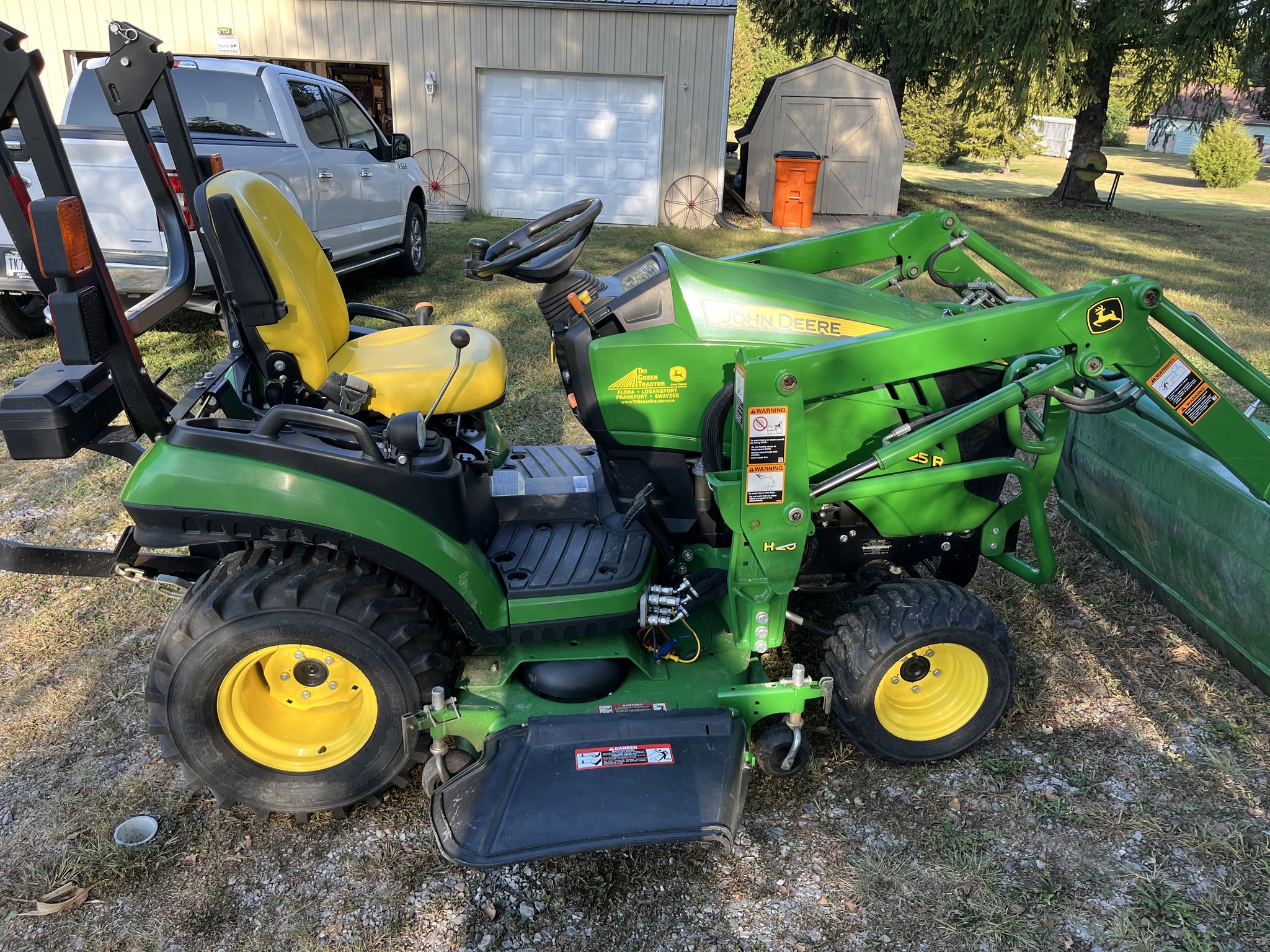 2014 John Deere 1025R Image 6