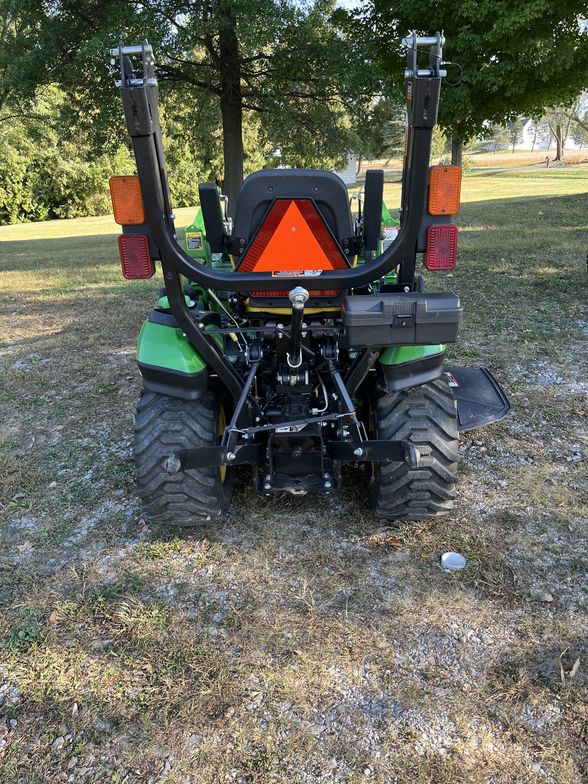 2014 John Deere 1025R Image 8