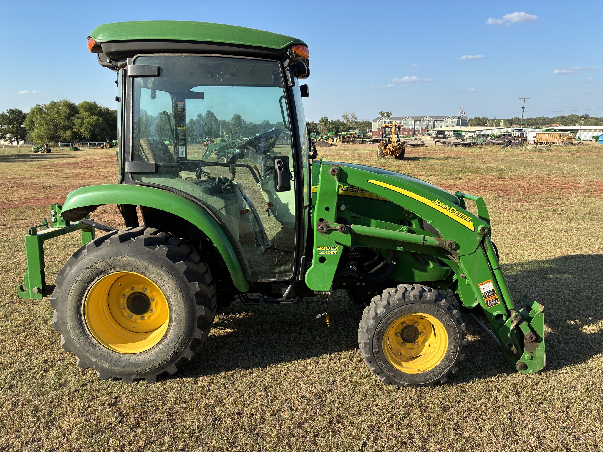 2012 John Deere 3520 Image 4