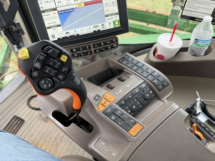 Photo of 2019 John Deere R4038
