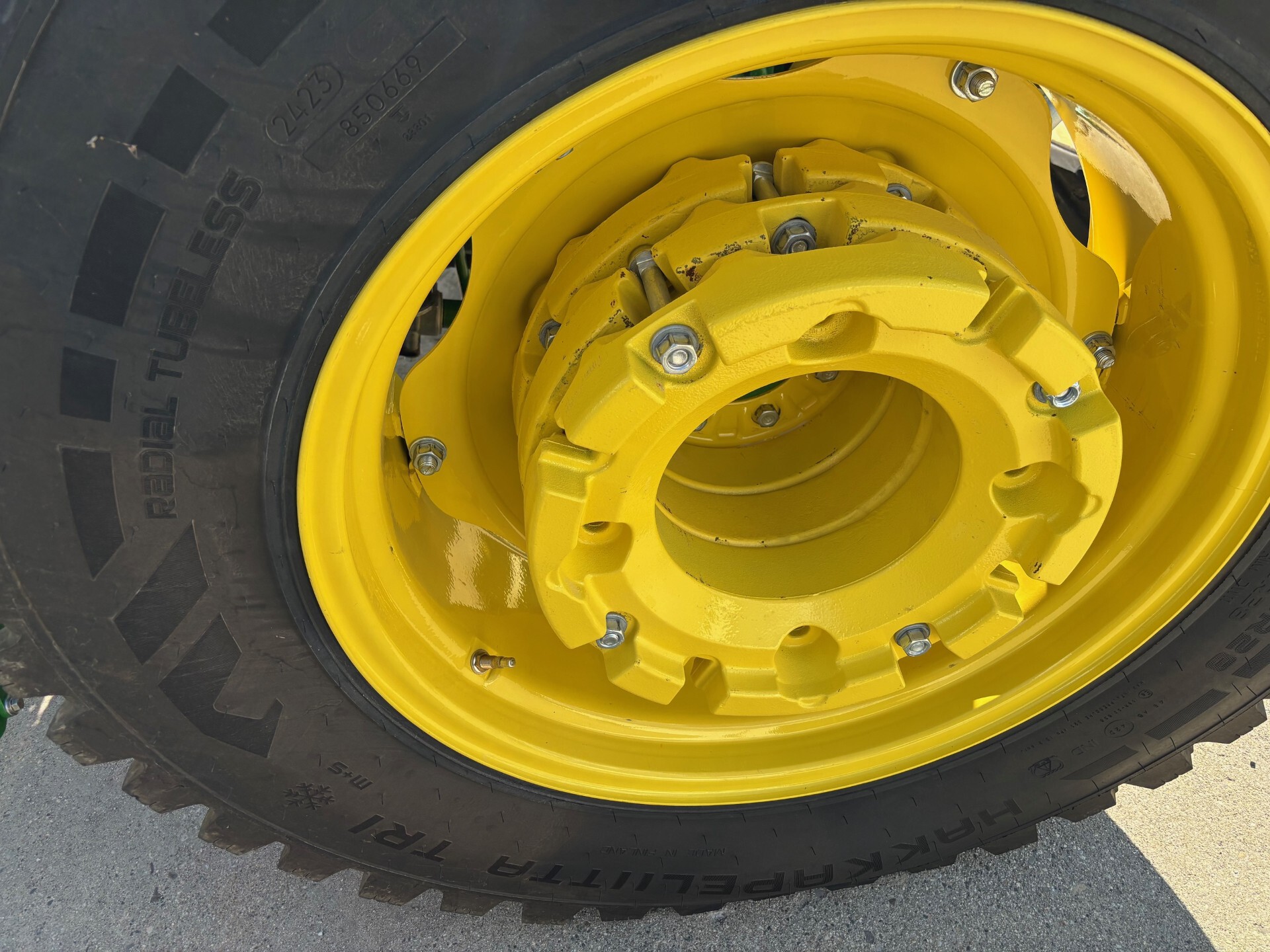 2023 John Deere 4075R Image 3