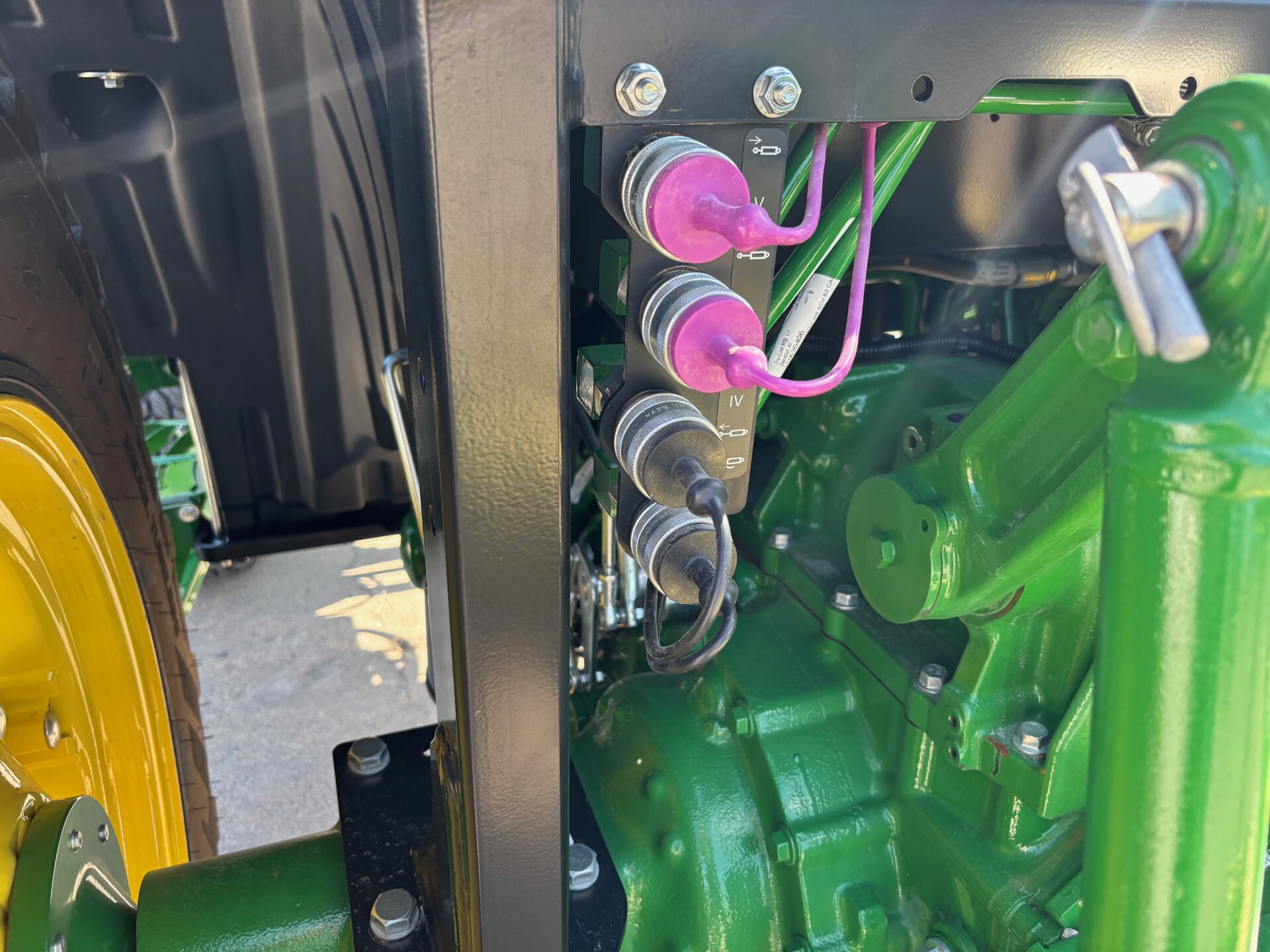 2023 John Deere 4075R Image 7