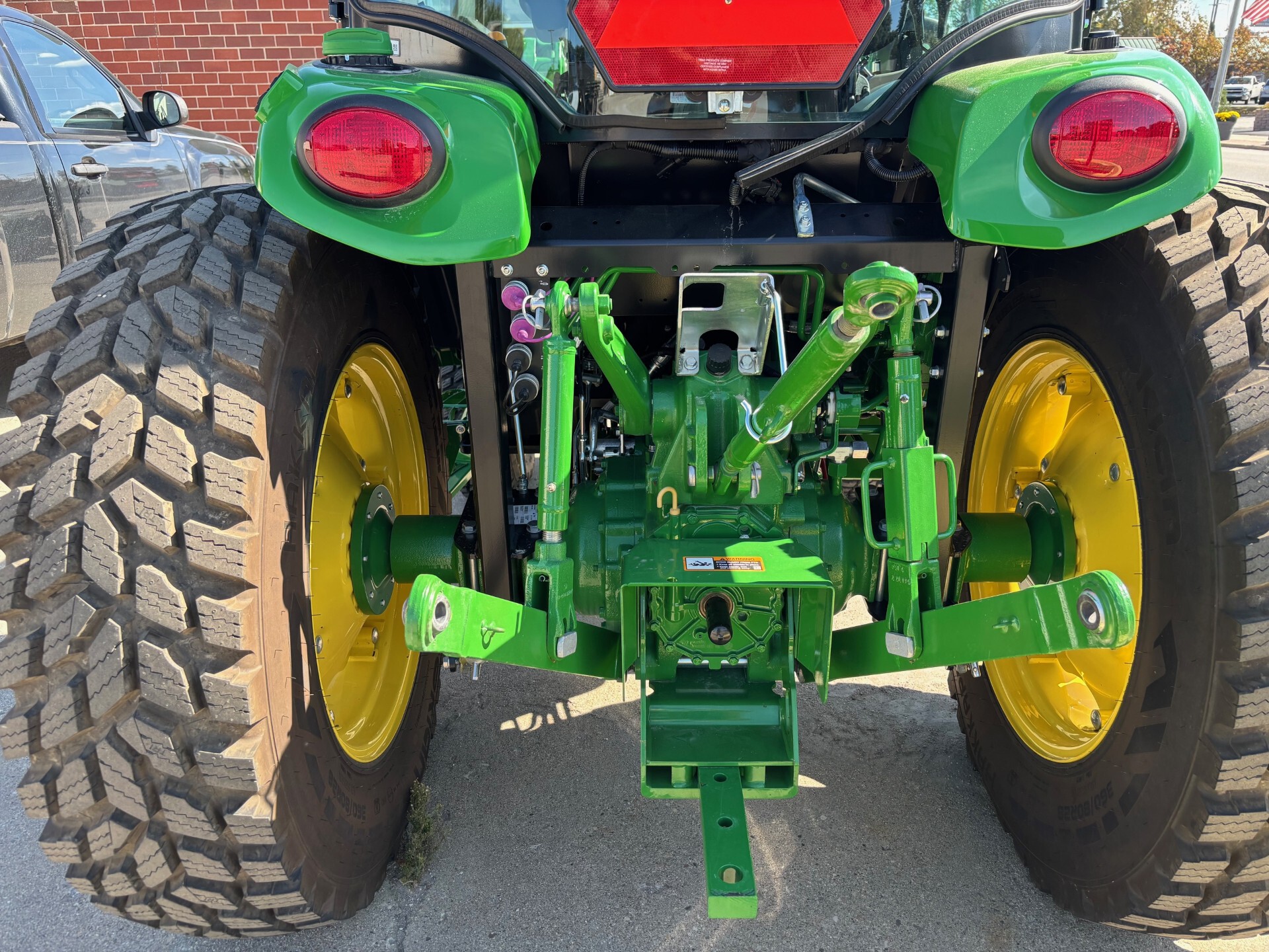 2023 John Deere 4075R Image 8