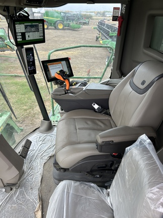 Used 2024 John Deere X9 1100 Combines at Horizon Ag & Turf in Westlock, AB - Photo13