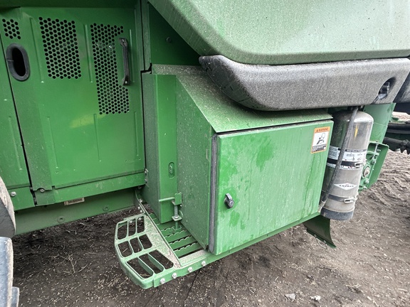 Used 2024 John Deere X9 1100 Combines at Horizon Ag & Turf in Westlock, AB - Photo7