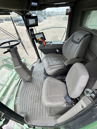 Used 2024 John Deere X9 1100 Combines at Horizon Ag & Turf in Westlock, AB - Photo5