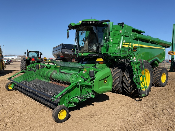 Used 2024 John Deere X9 1100 Combines at Horizon Ag & Turf in Westlock, AB - Photo1